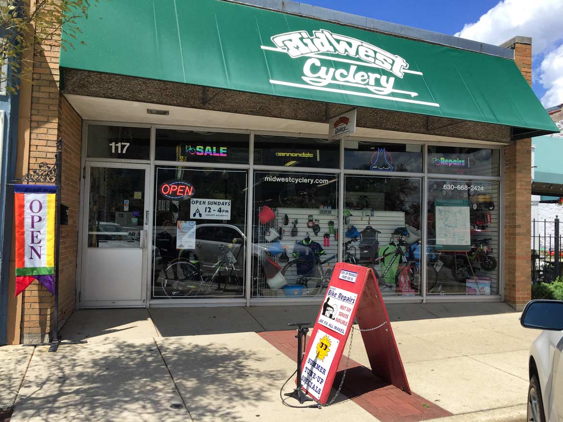 storefront open sundays christmas